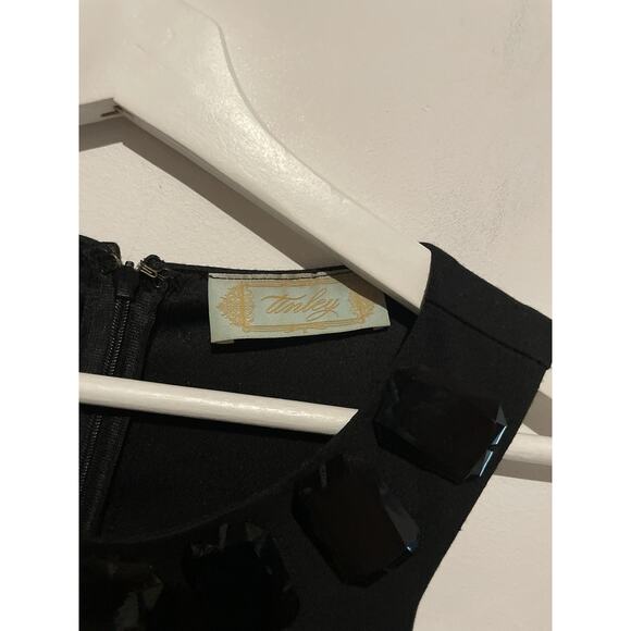 Black & Cream GREAT Detailed Color Blocked Sheath Dress With Stones - Picture 4 of 6